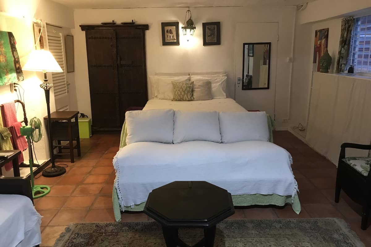 The Musseanda Apartment | 1 室のベッドルーム、客室ごとに異なる装飾、客室ごとに異なるインテリア、ノートパソコン用作業スペース
