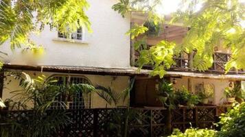 1 bedroom, individually decorated, individually furnished