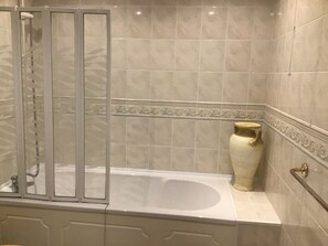غرفة مزدوجة فاخرة - بحمام داخل الغرفة (Garden room kitchenette) | حمام