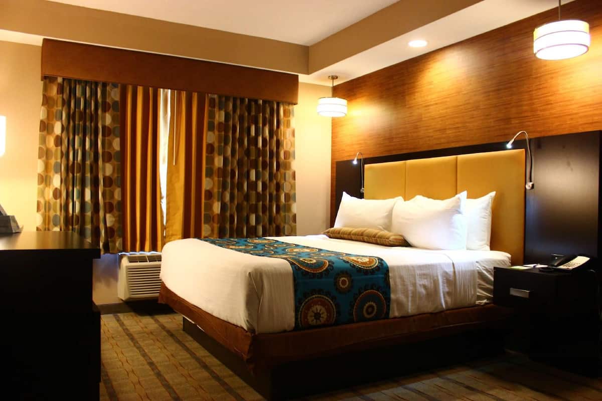 Pillowtop beds, in-room safe, desk, soundproofing