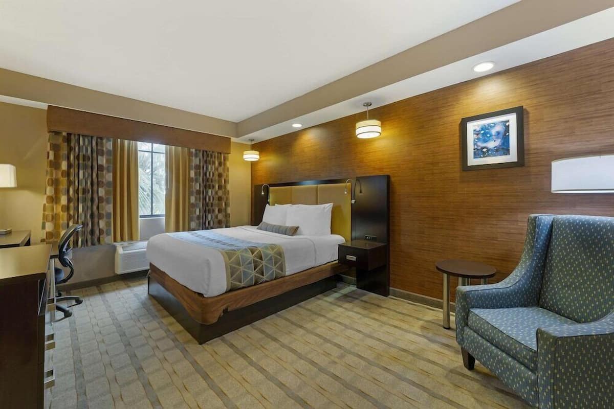 Surmatelas, coffres-forts dans les chambres, bureau