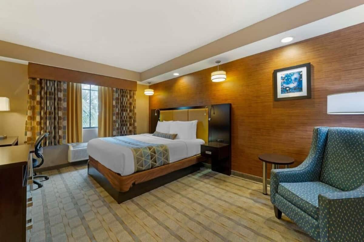 Surmatelas, coffres-forts dans les chambres, bureau