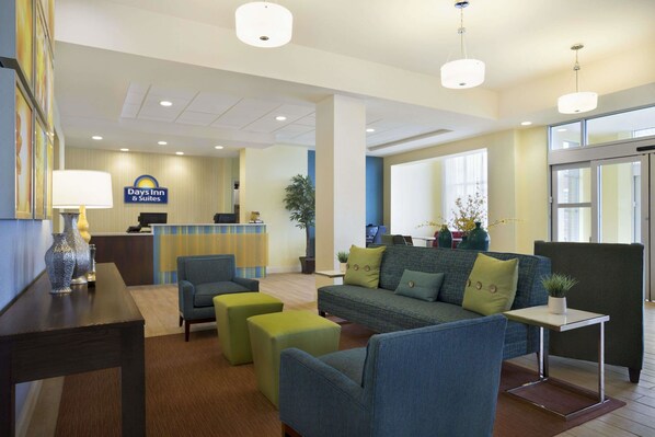 Lobby sitting area - Days Inn & Suites by Wyndham Belmont (Belmont)