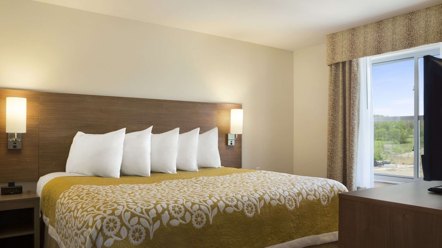 Days Inn & Suites by Wyndham Belmont