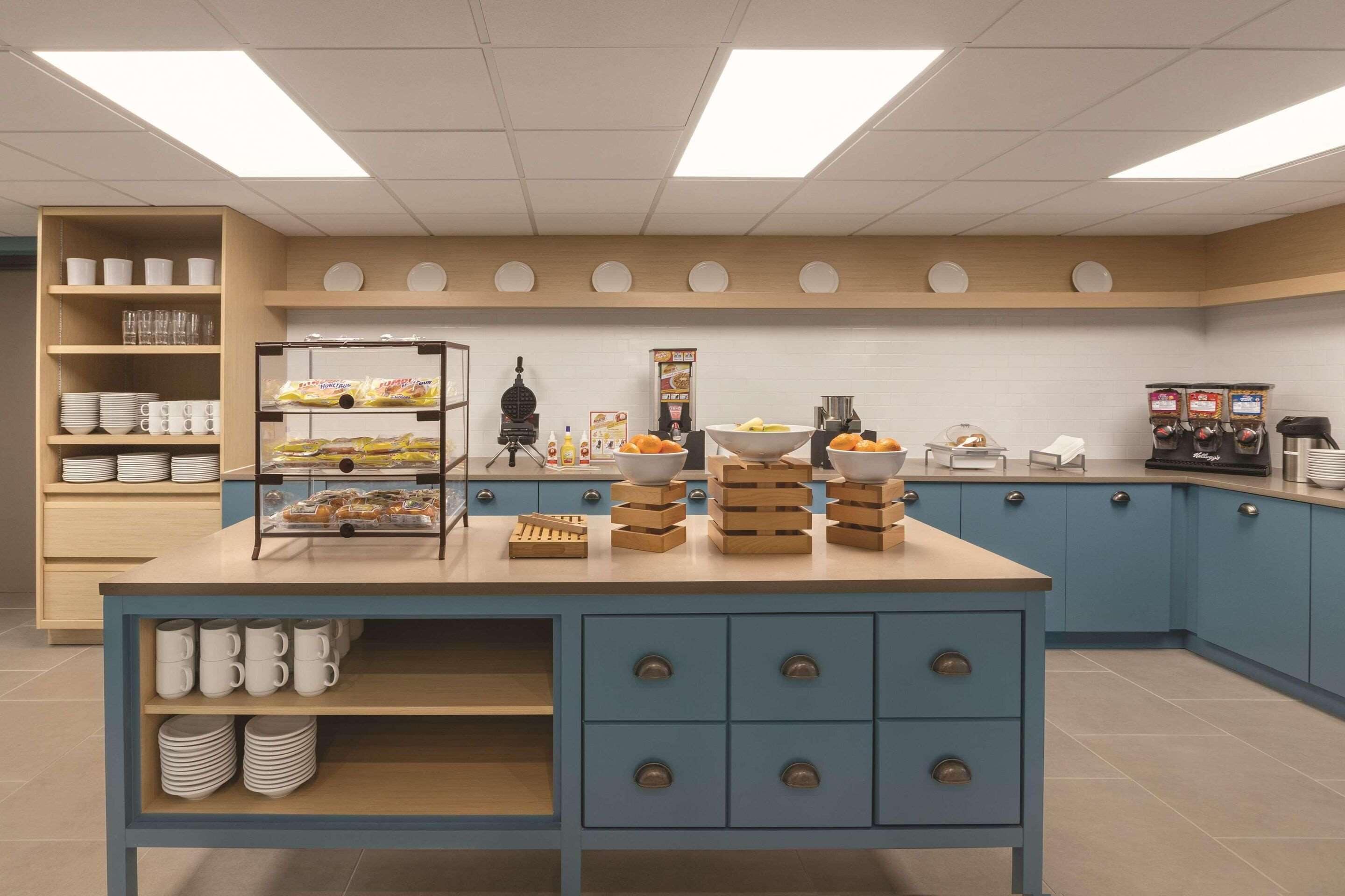 free daily continental breakfast