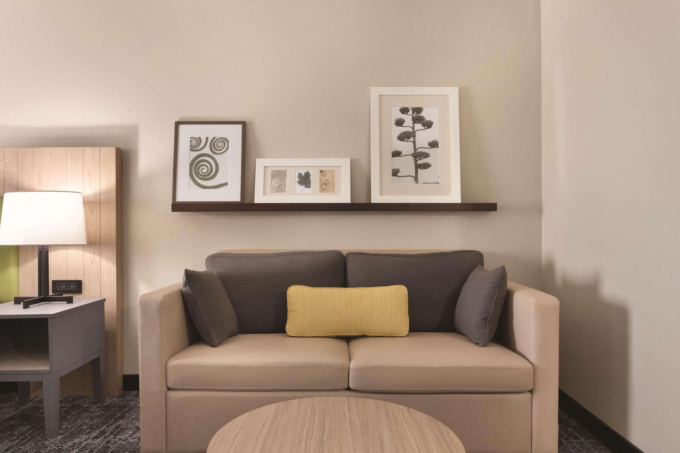 studio suite, 1 king bed, non smoking | down duvets, desk, laptop workspace, blackout curtains