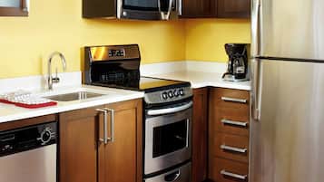 Tủ lạnh, lò vi sóng, bếp nấu, máy rửa bát