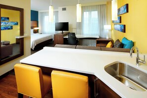 Full-size fridge, microwave, stovetop, dishwasher - Residence Inn Secaucus Meadowlands (Secaucus)