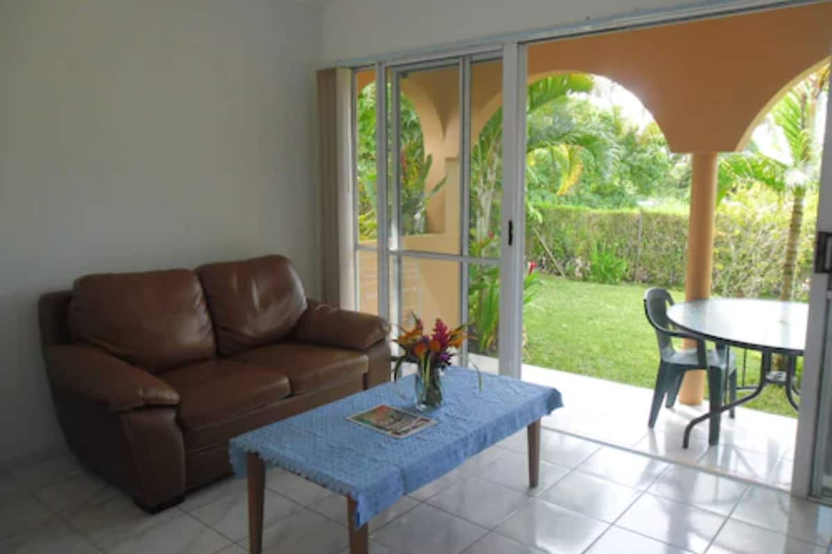 2 Bedroom Ocean Breeze Apartment | Living room
