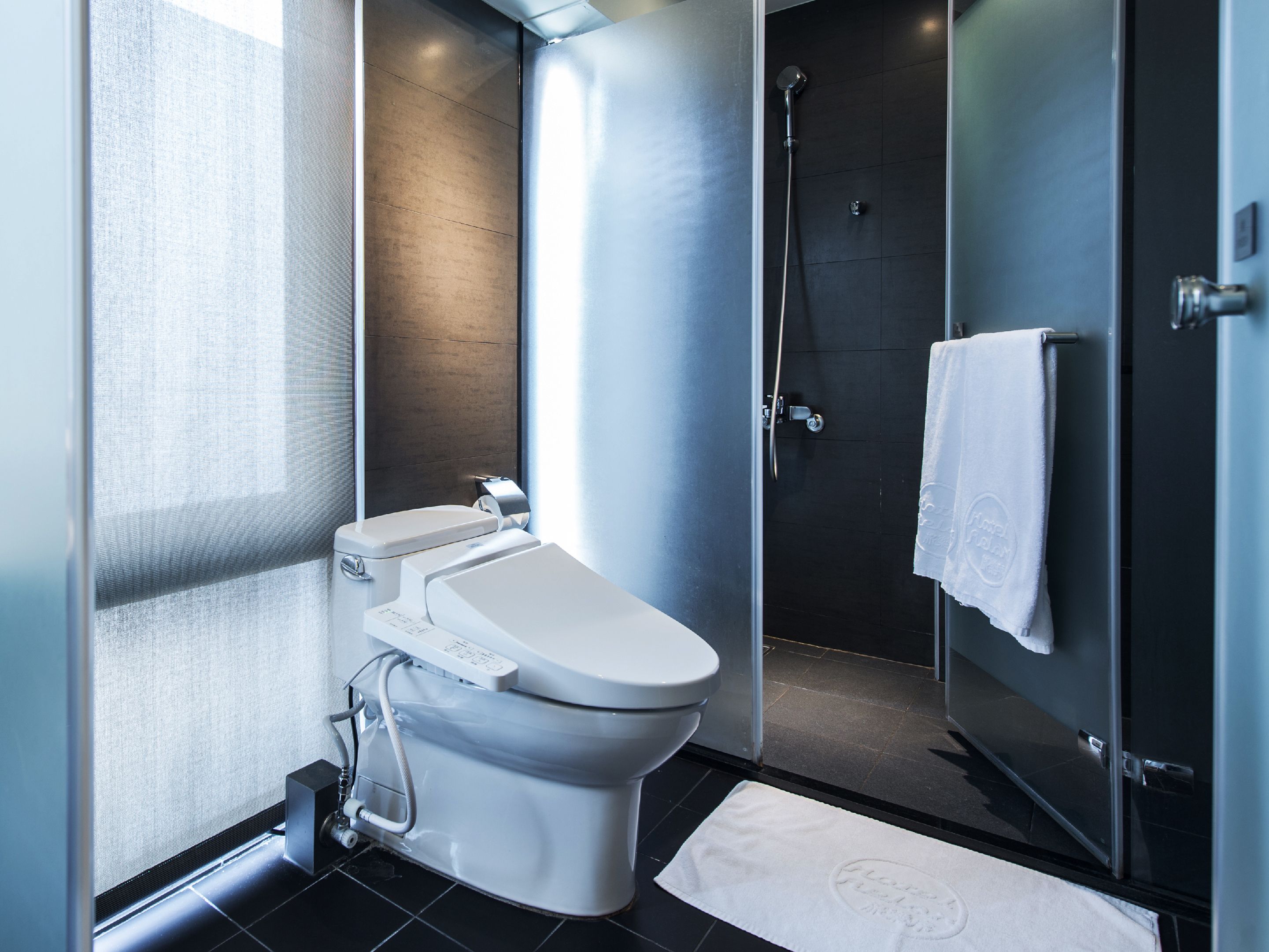 family suite, higher floor  | bathroom shower