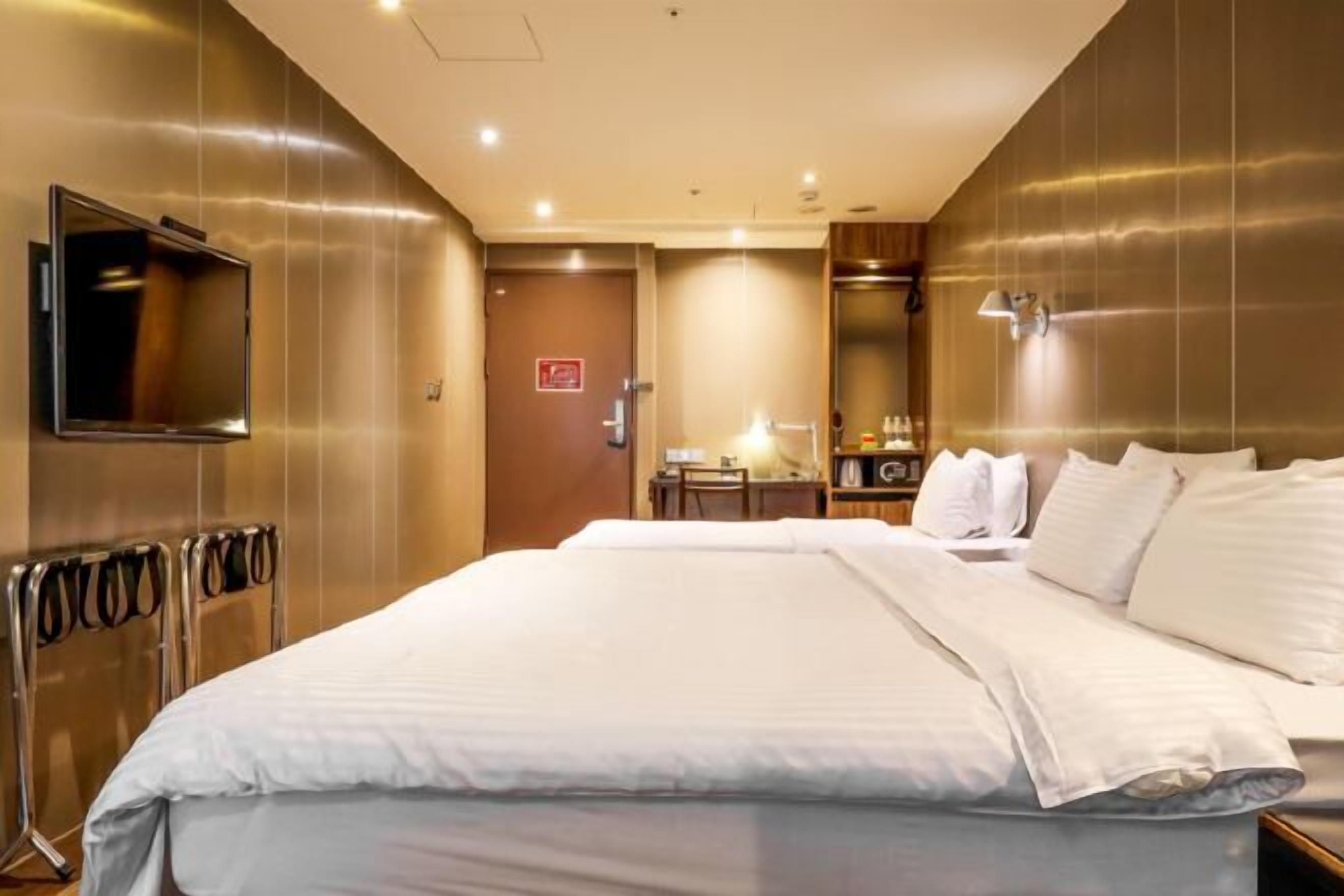 高档床上用品、Select Comfort 床、迷你吧（备有免费物品）、客房内保险箱