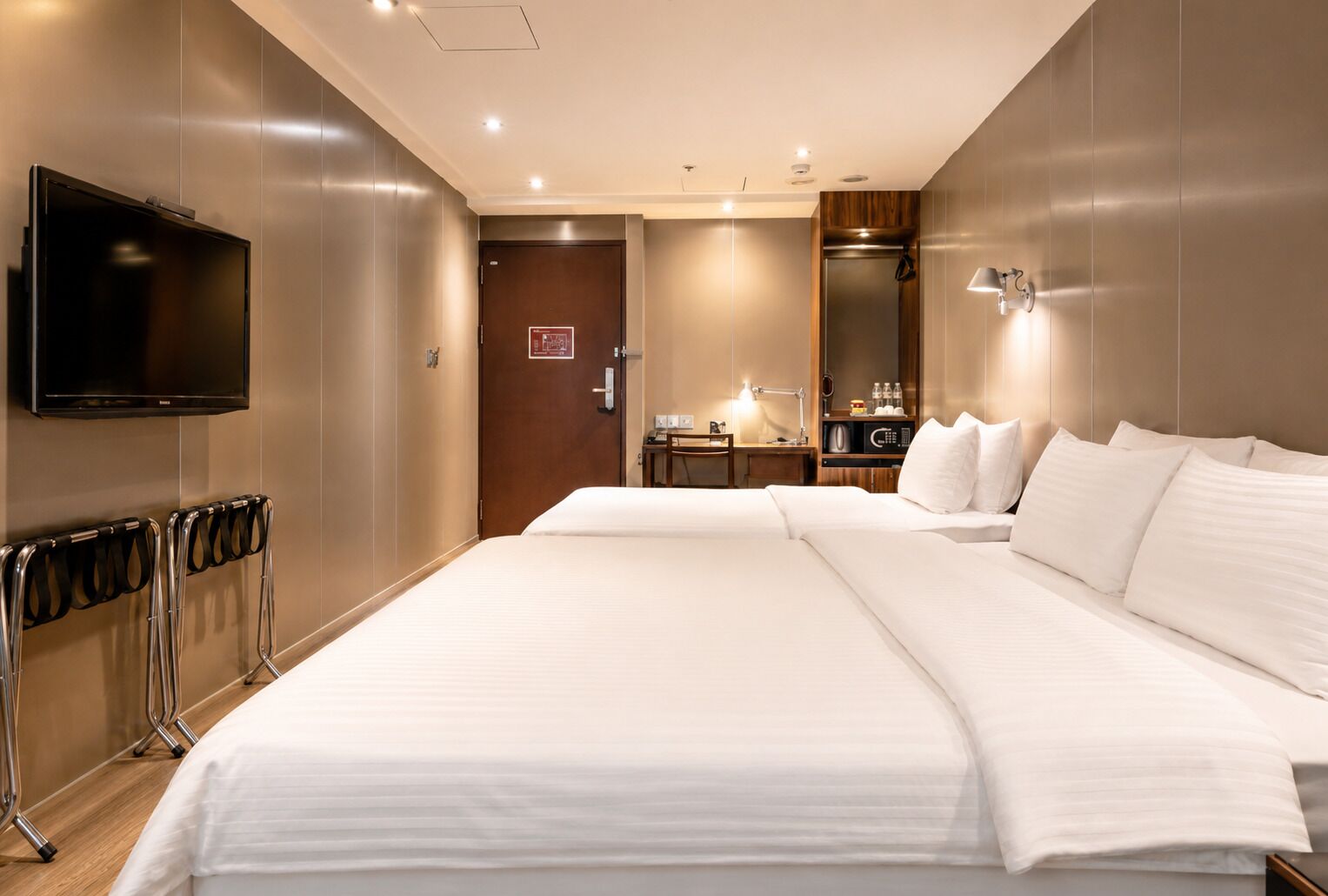 行政三人房, 塔楼 | 高档床上用品、Select Comfort 床、迷你吧（备有免费物品）、客房内保险箱