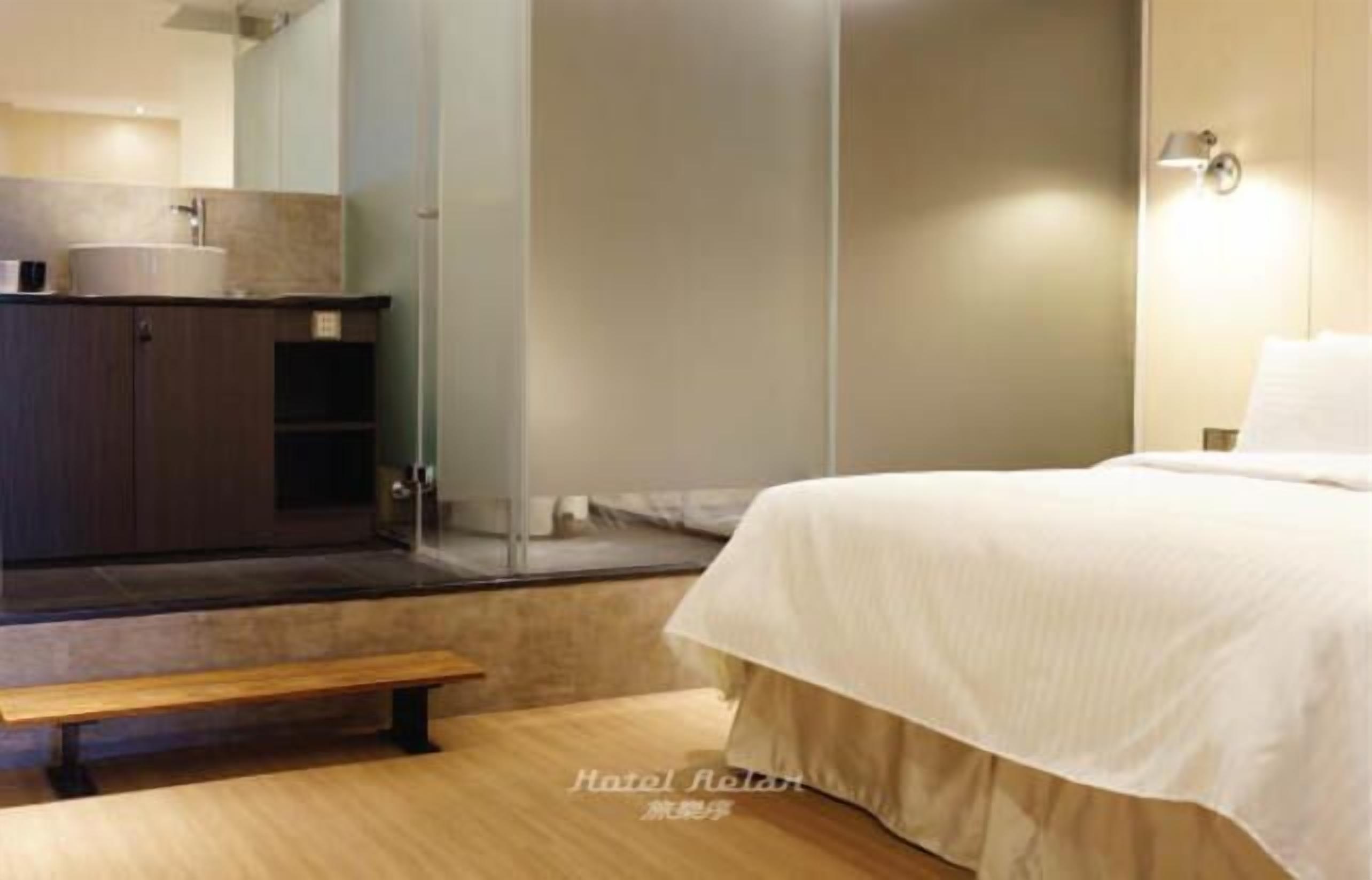 高档床上用品、Select Comfort 床、迷你吧（备有免费物品）、客房内保险箱