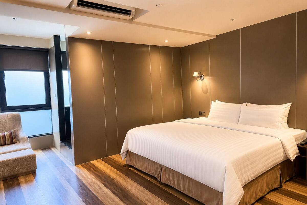 高档床上用品、Select Comfort 床、迷你吧（备有免费物品）、客房内保险箱