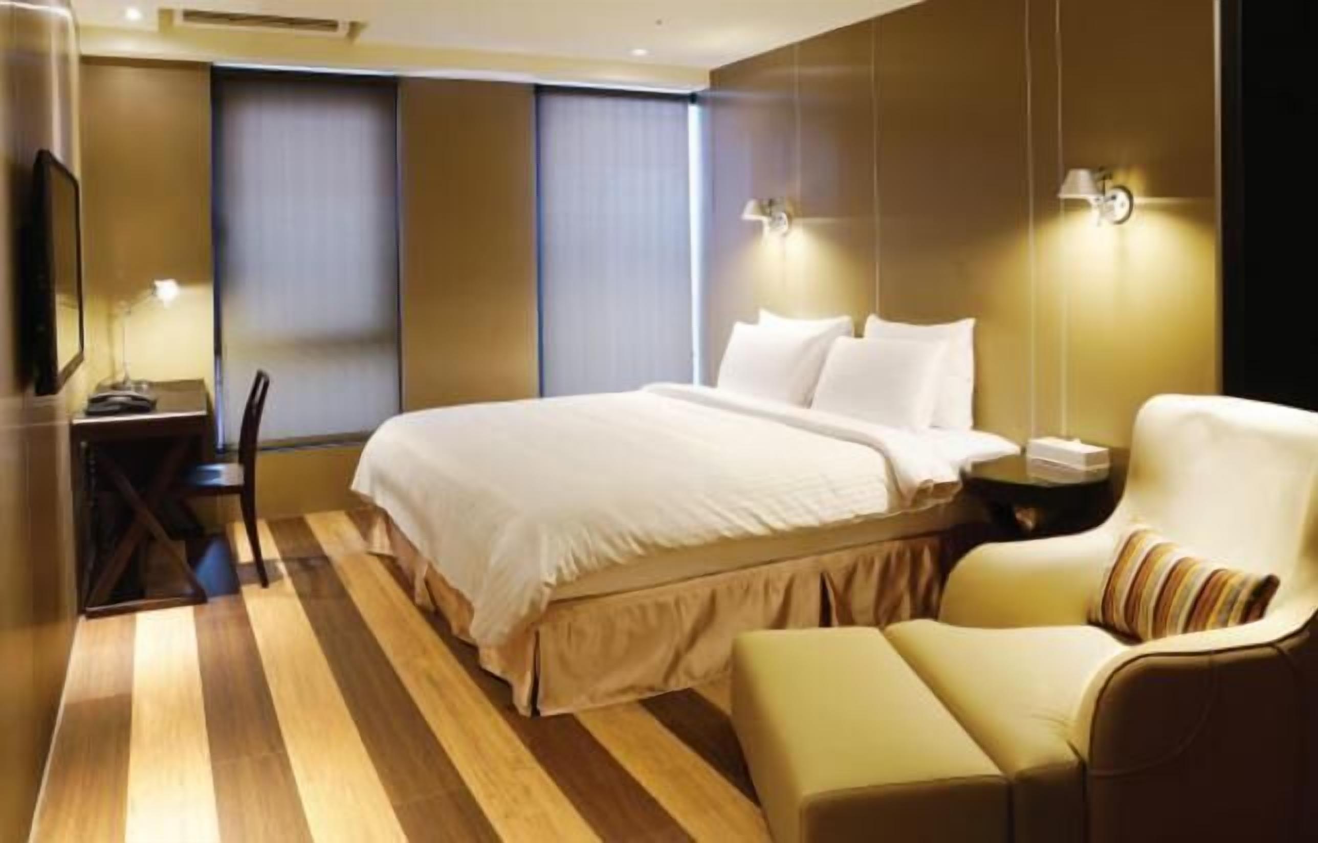 高档床上用品、Select Comfort 床、迷你吧（备有免费物品）、客房内保险箱