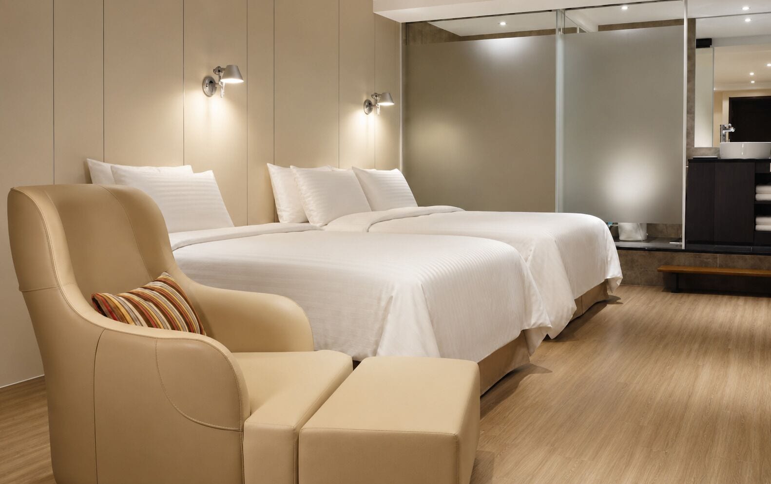 Premium bedding, Select Comfort beds, free minibar, in-room safe