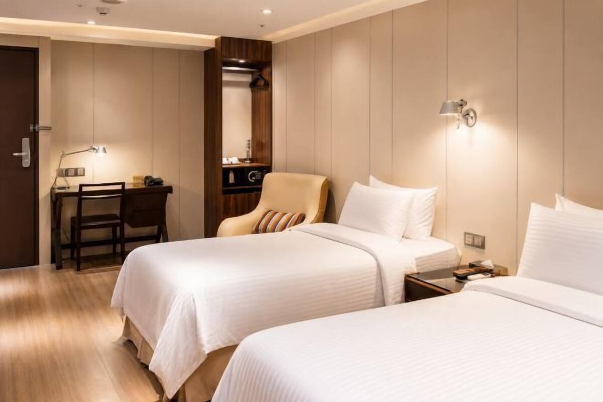 高档床上用品、Select Comfort 床、迷你吧（备有免费物品）、客房内保险箱