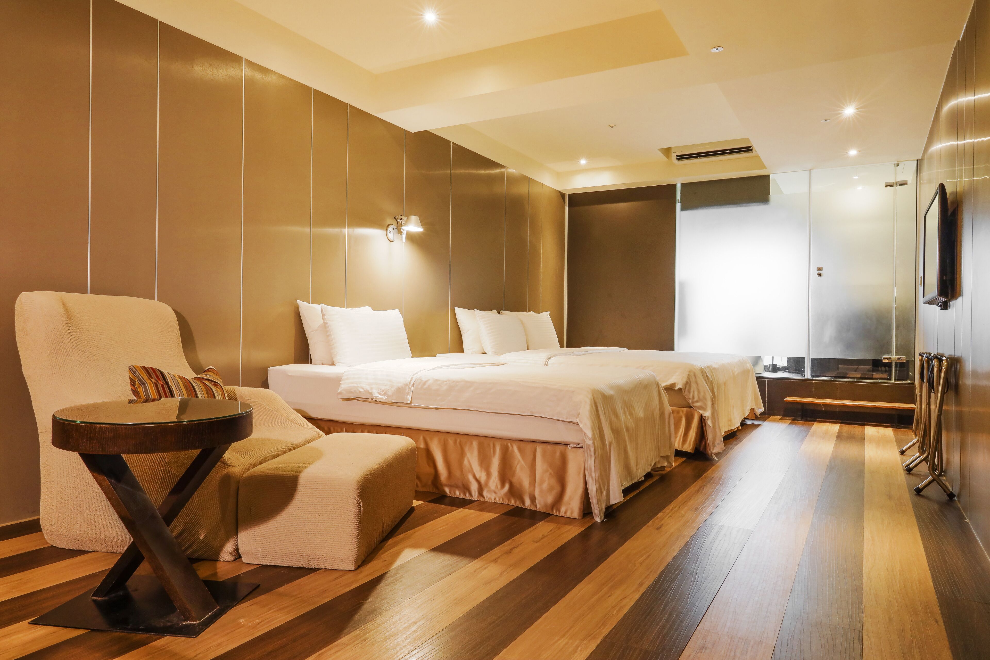 executive triple room, higher floor  | premium bedding, select comfort beds, free minibar, in-room safe