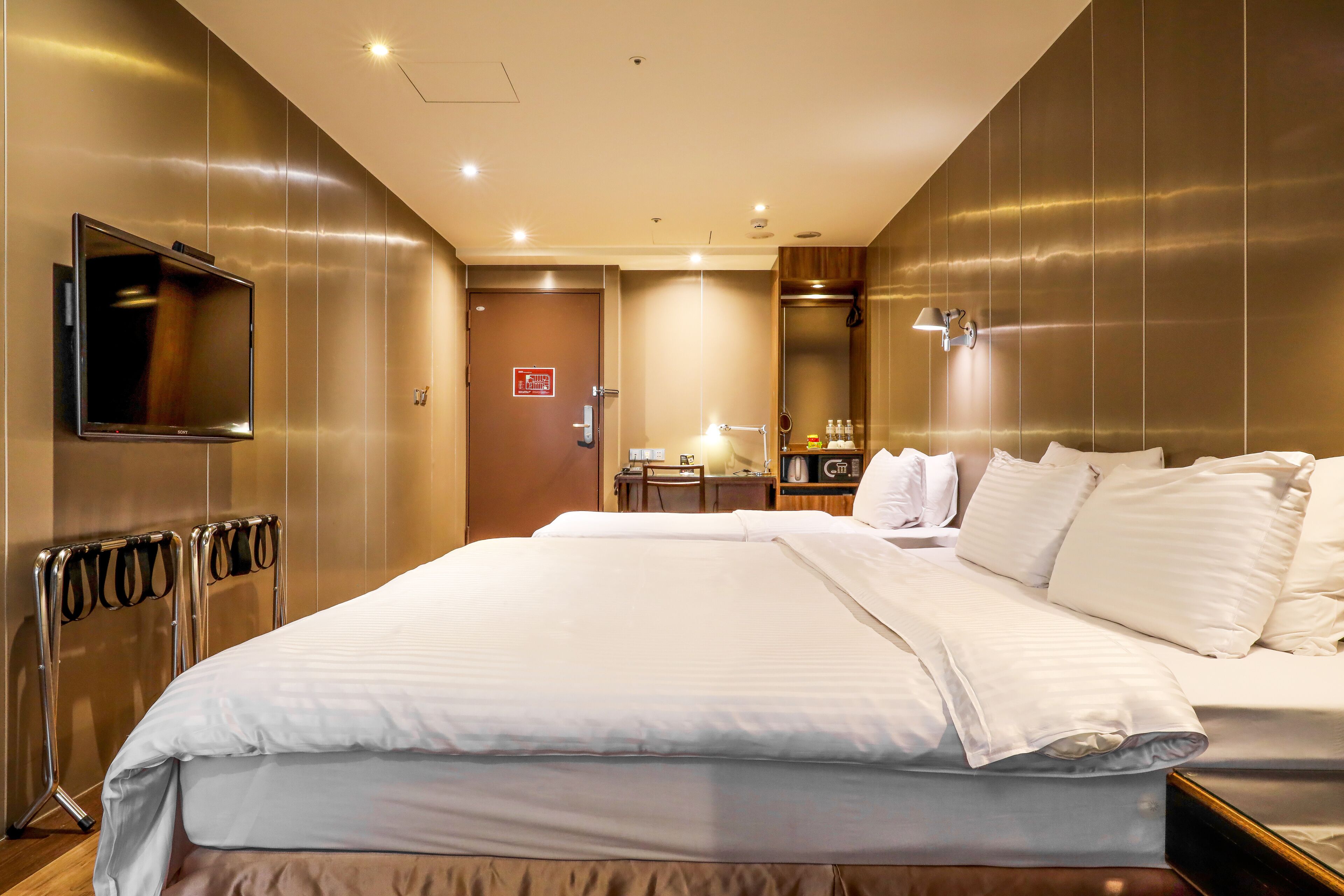 executive triple room, higher floor  | premium bedding, select comfort beds, free minibar, in-room safe