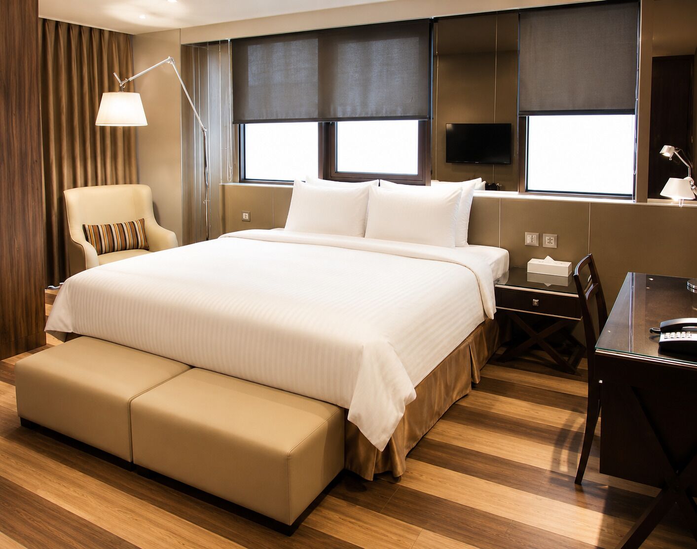 Premium bedding, Select Comfort beds, free minibar, in-room safe