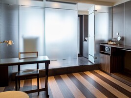 Suite familiar, en una planta alta | Ropa de cama de alta calidad y colchones Select Comfort