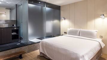 Premium bedding, Select Comfort beds, free minibar, in-room safe