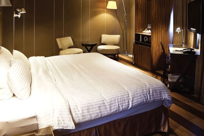 Premium bedding, Select Comfort beds, free minibar, in-room safe