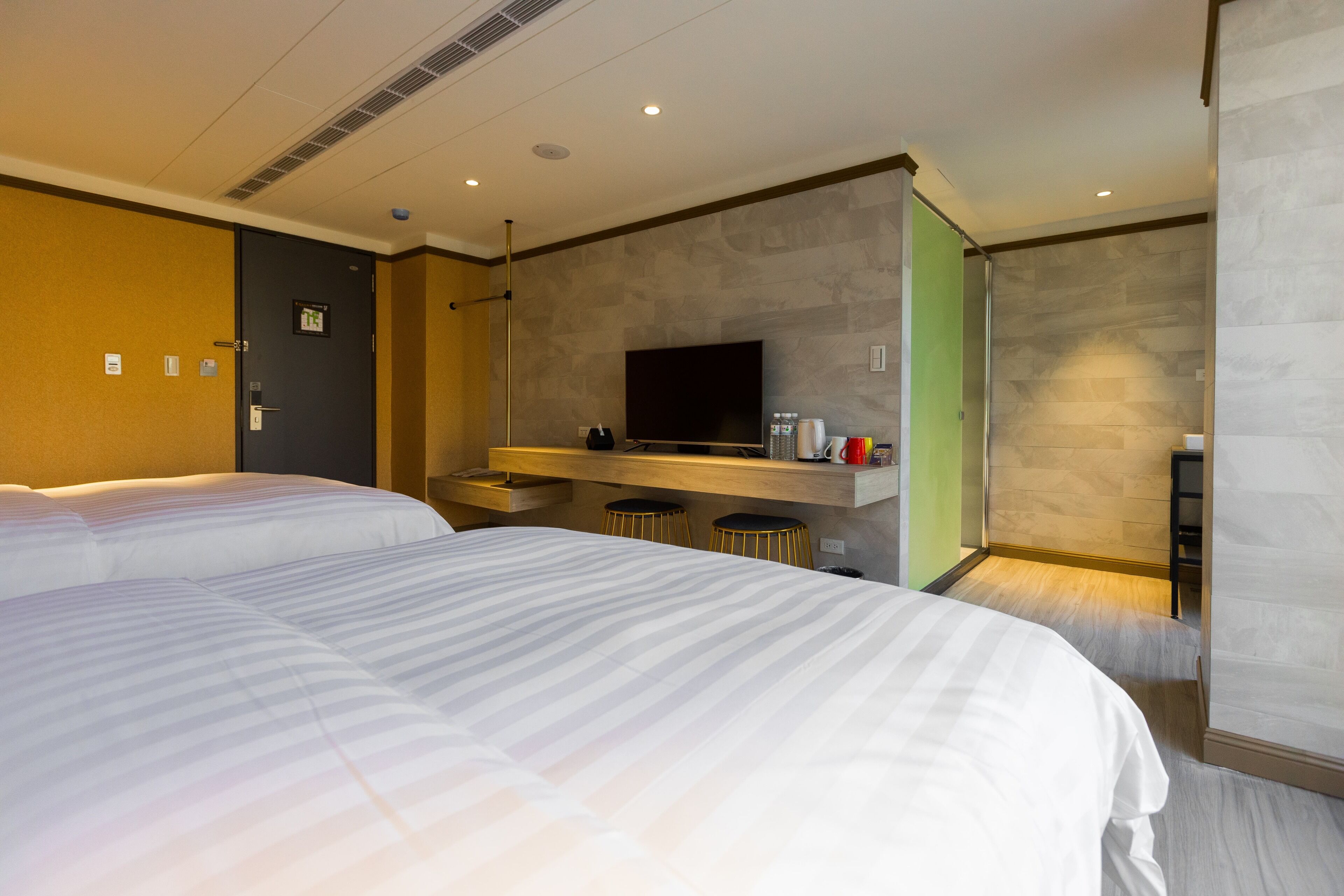 standard quadruple room | 1 bedroom, down duvets, pillow-top beds, desk