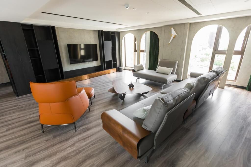 42-inch flat-screen tv with cable channels, tv