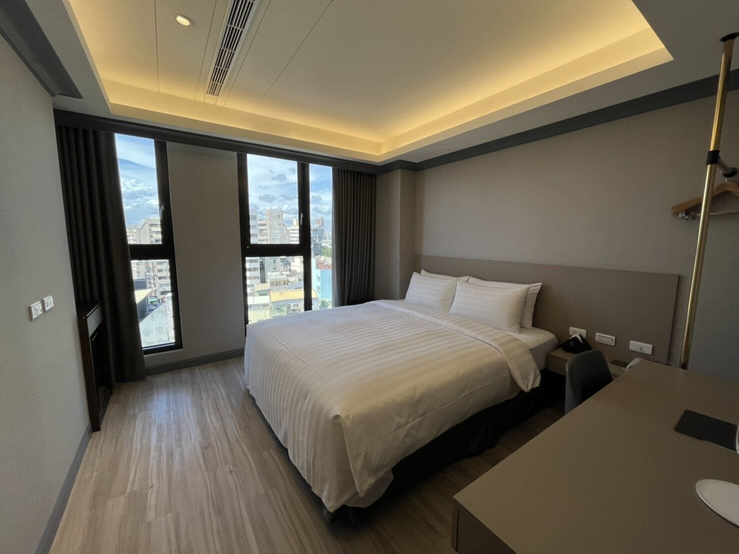 business double room | 1 bedroom, down duvets, pillow-top beds, desk