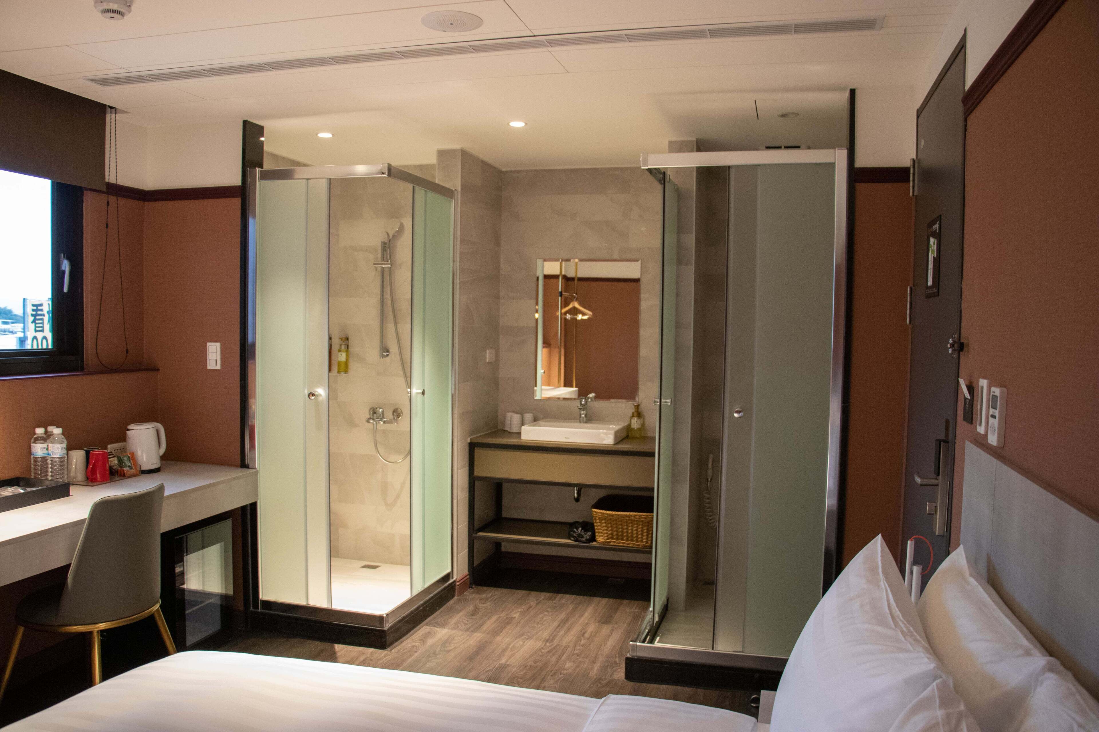 standard triple room | bathroom | shower, free toiletries, hair dryer, slippers