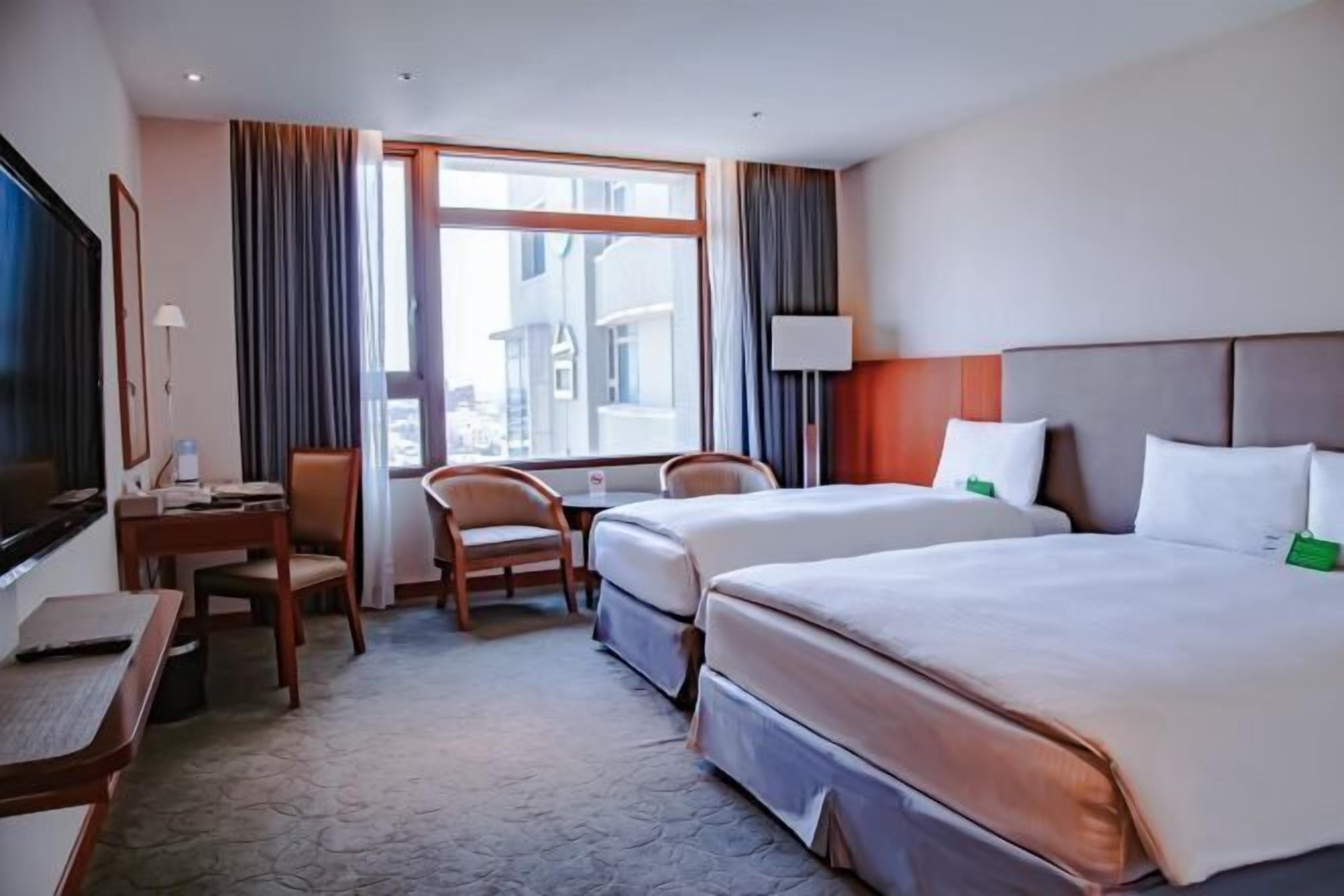 Coffres-forts dans les chambres, bureau, Wi-Fi gratuit, draps fournis