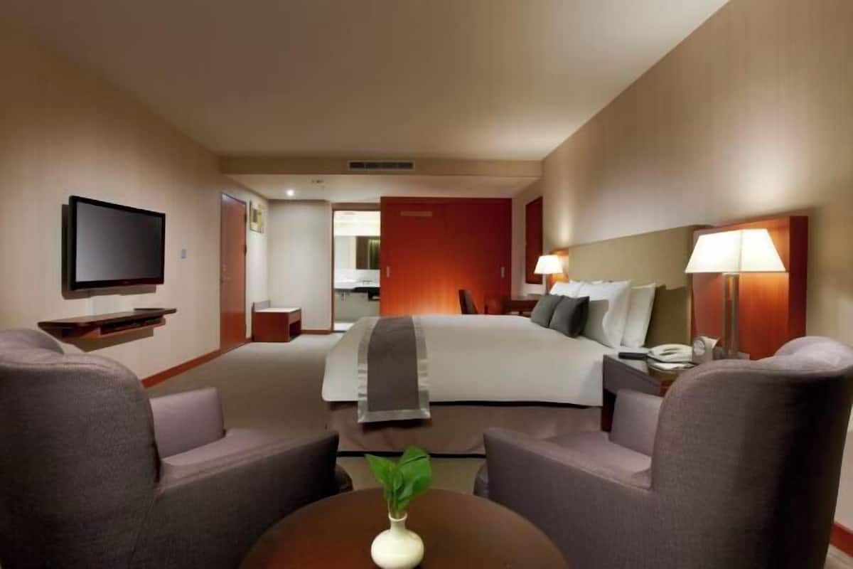 Coffres-forts dans les chambres, bureau, Wi-Fi gratuit, draps fournis