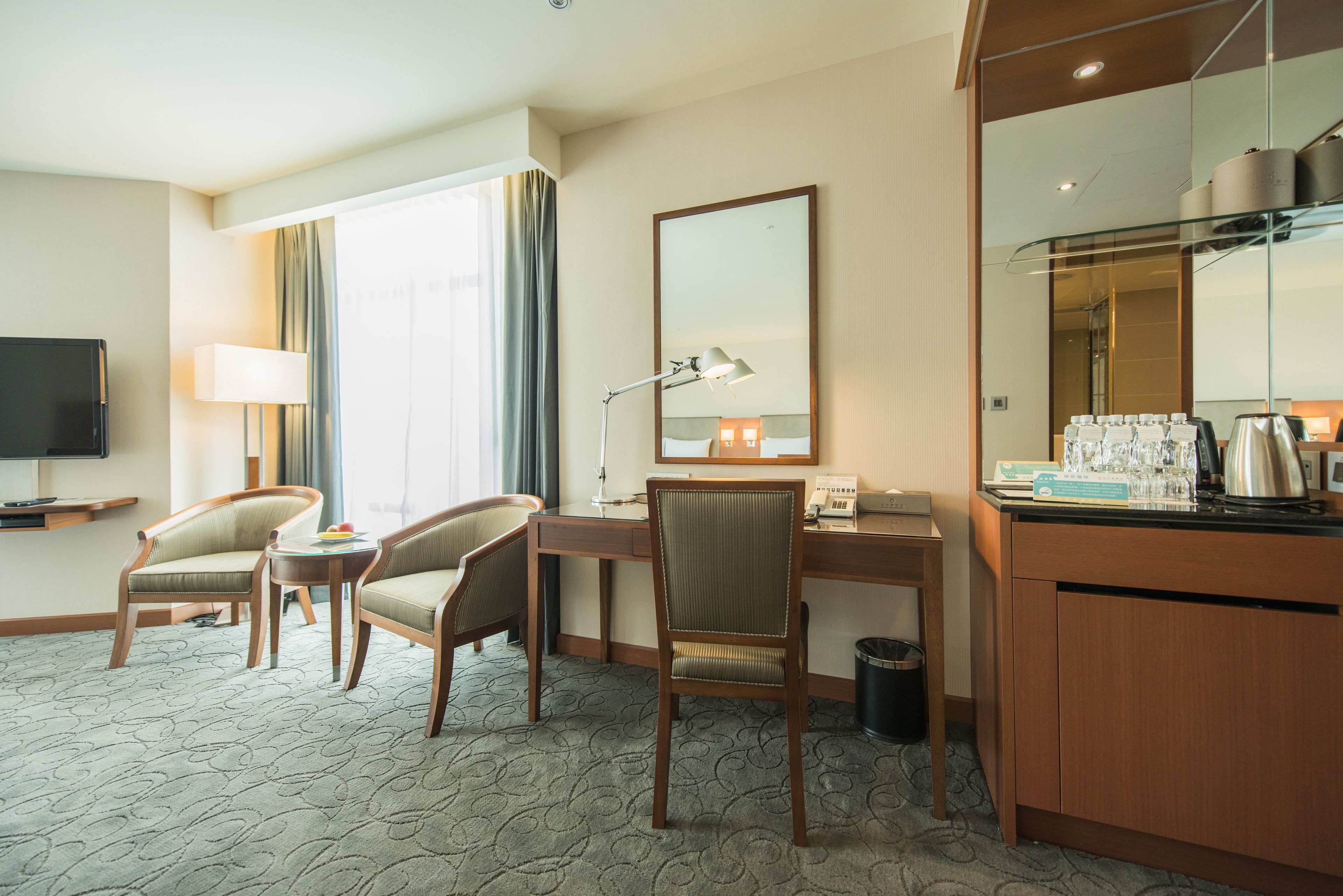 family room (breakfast for two) | 1 bedroom, in-room safe, desk, free wifi