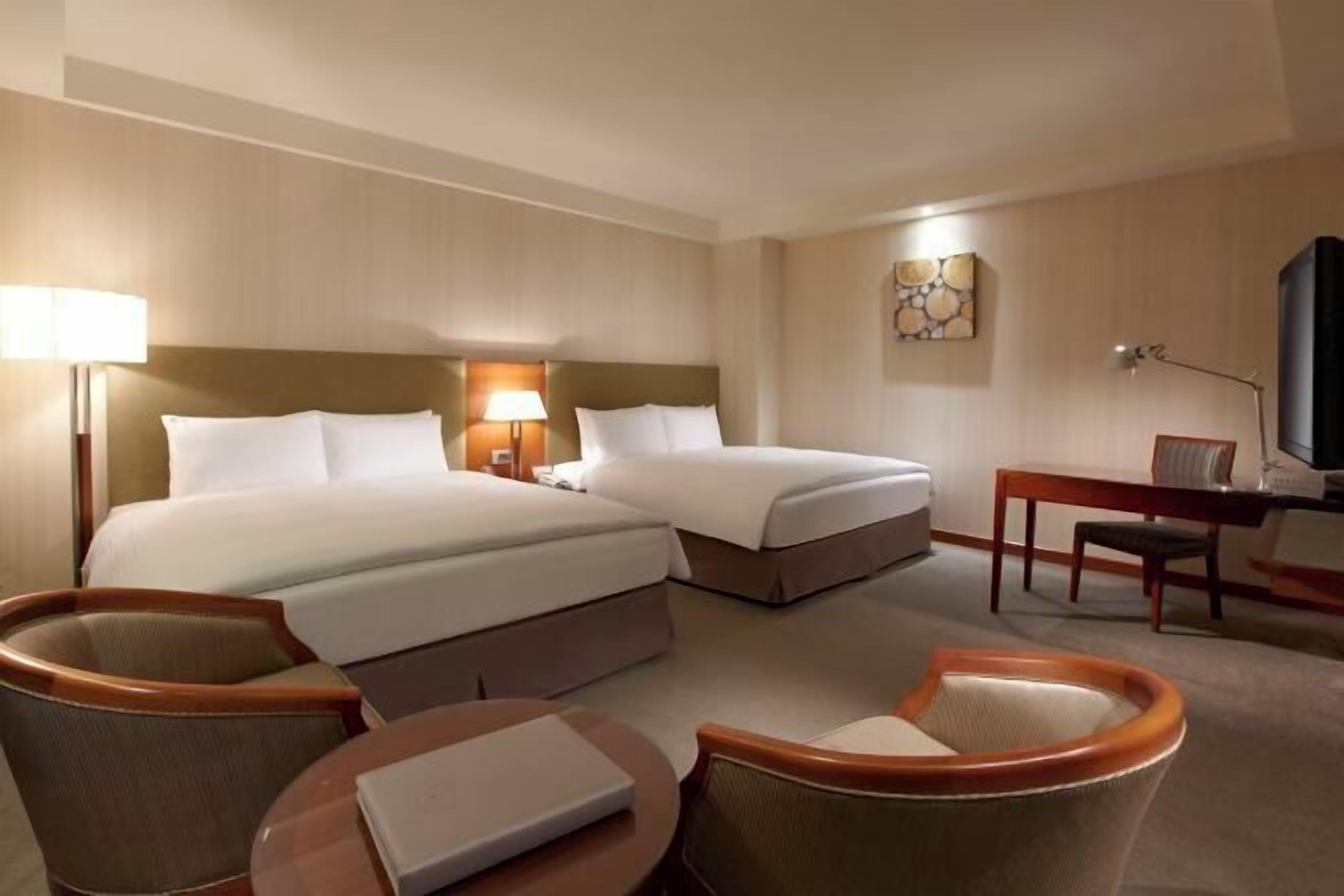 Coffres-forts dans les chambres, bureau, Wi-Fi gratuit, draps fournis