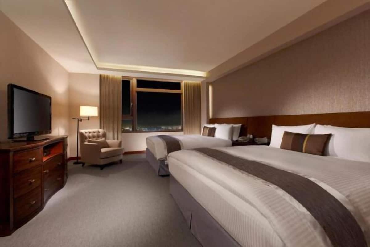 1 bedroom, in-room safe, desk, free WiFi