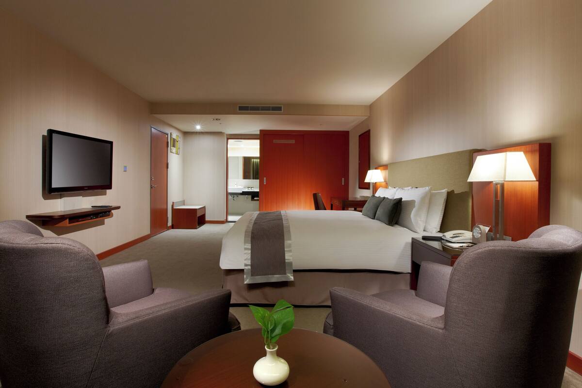 Grand Suite | In-room safe, desk, WiFi (free), bed sheets