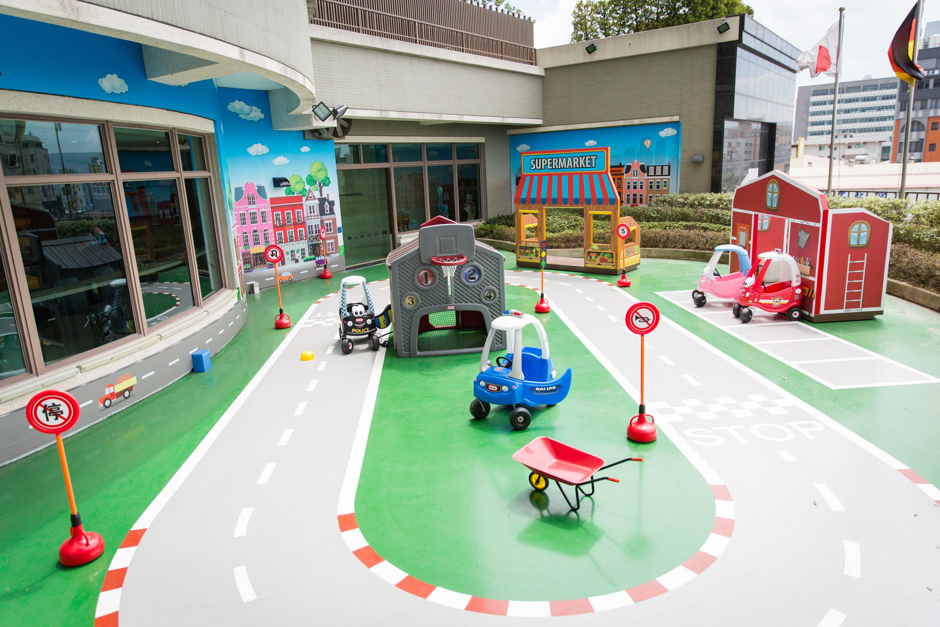 children’s play area – outdoor