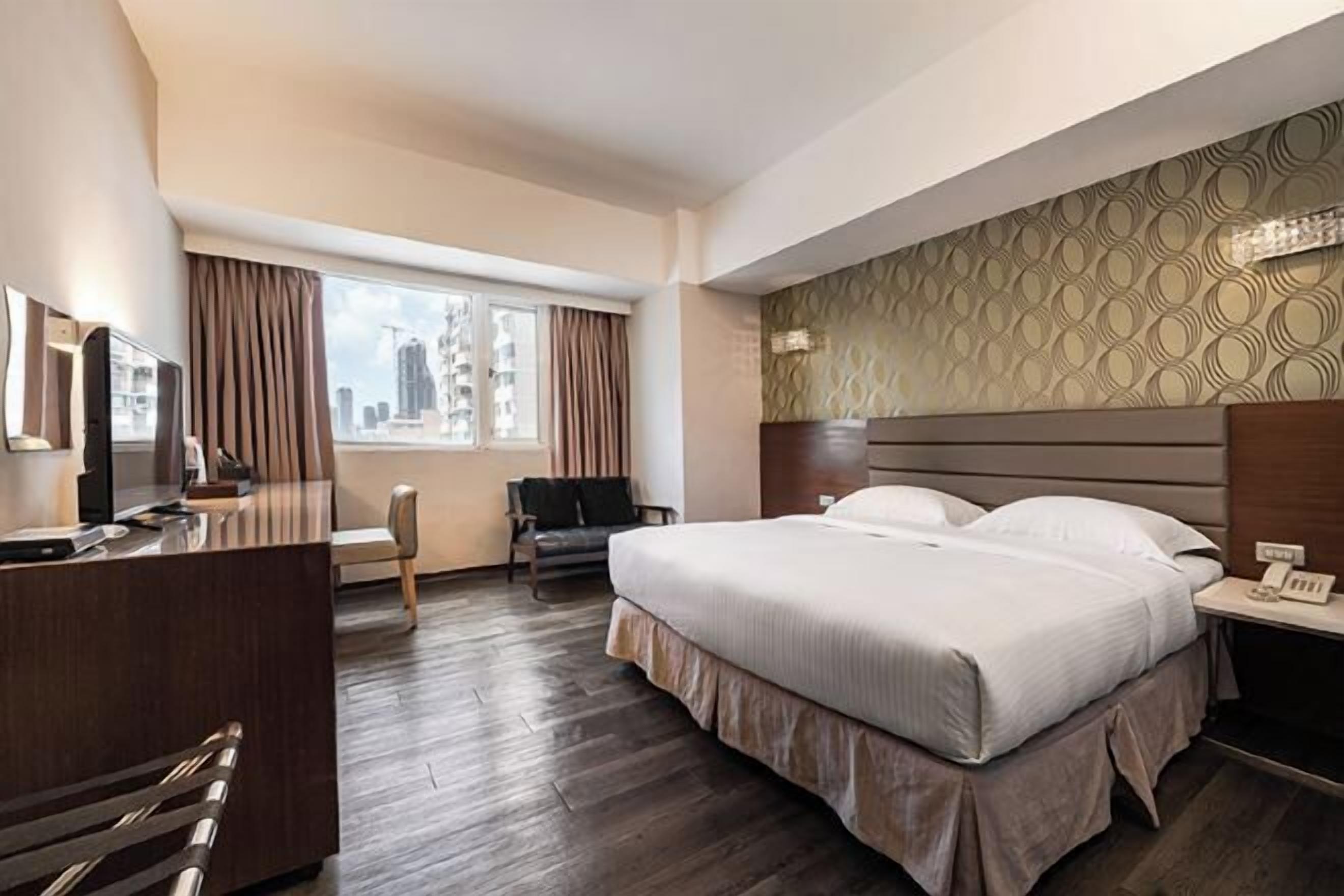 ผ้านวมขนเป็ด, มินิบาร์, โต๊ะทำงาน, ผ้าม่านกันแสง