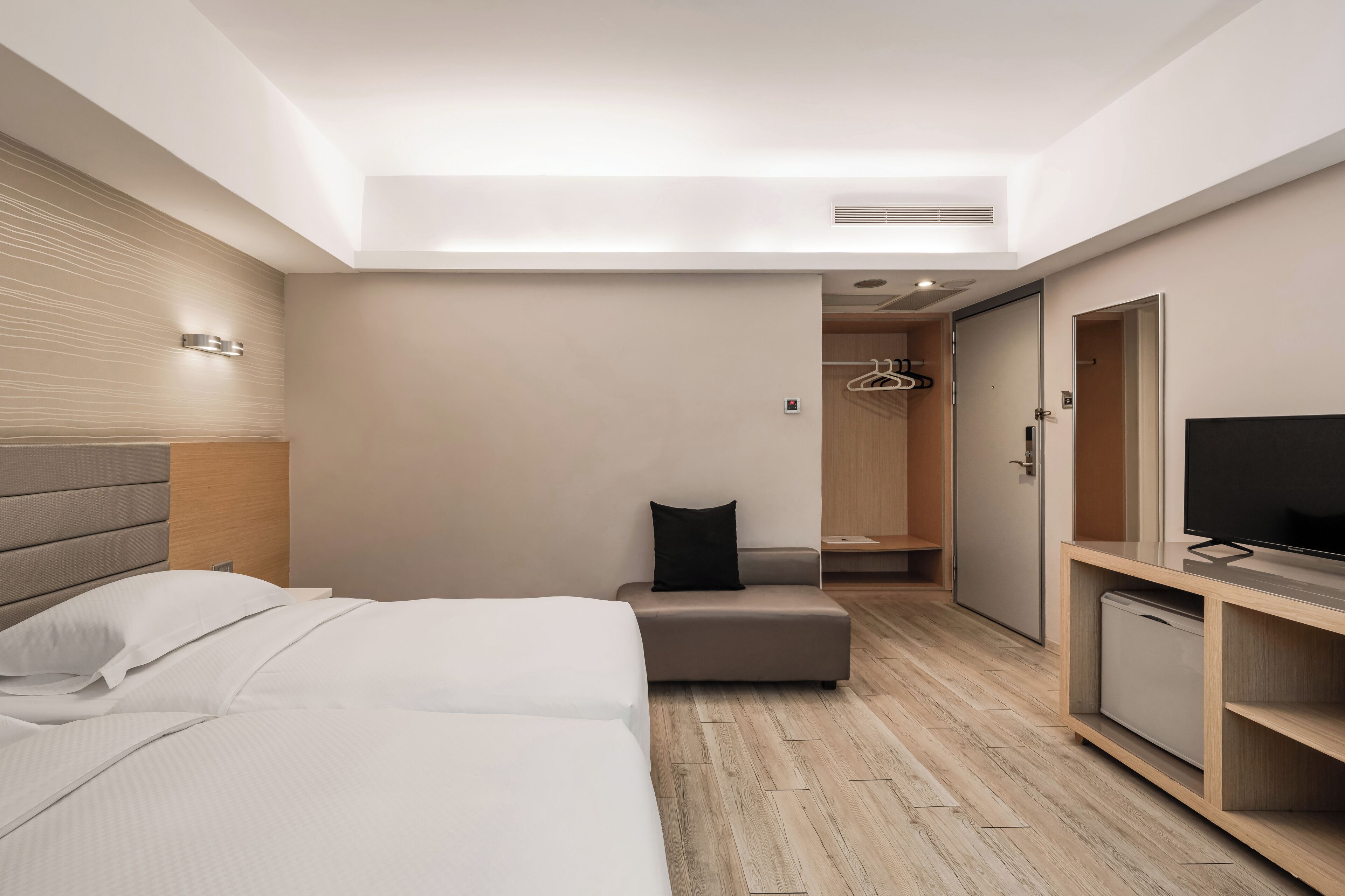 business twin room, 2 single beds | down duvets, minibar, desk, blackout curtains