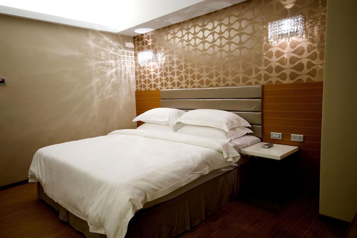 Down comforters, minibar, desk, blackout drapes