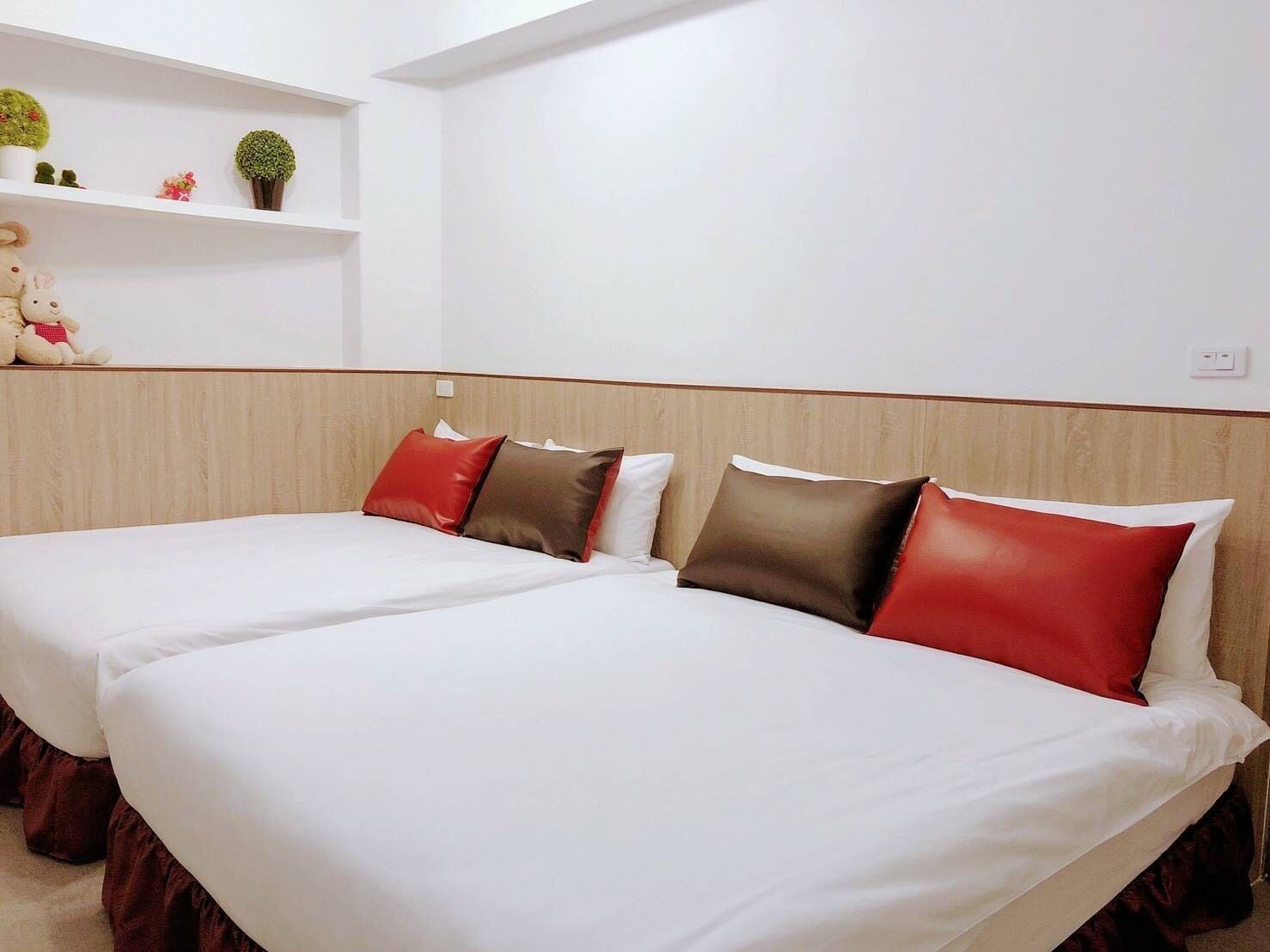 quadruple room | individually decorated, individually furnished, desk, blackout curtains