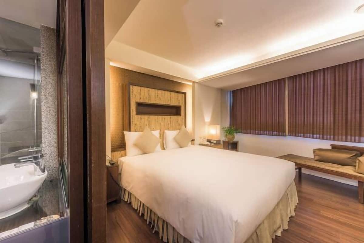 1 dormitori, caixa forta a l'habitació, escriptori i cortines opaques