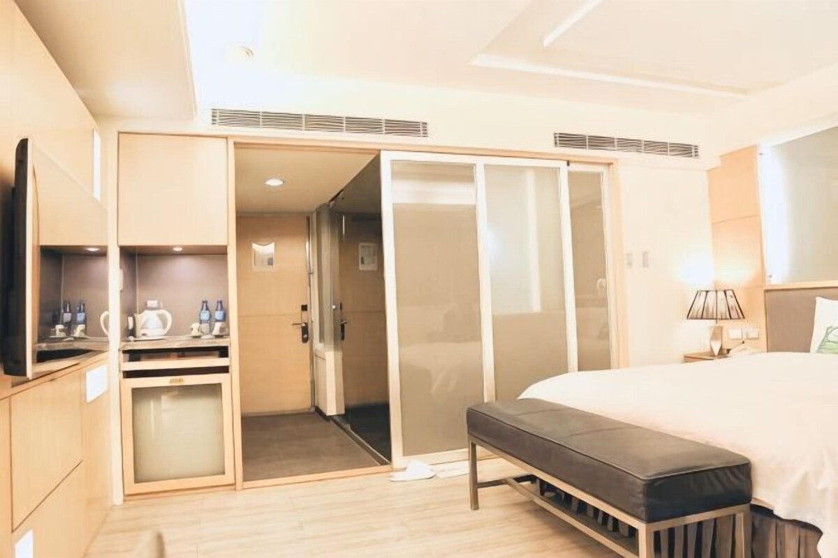 Celeb Metro Triple Room