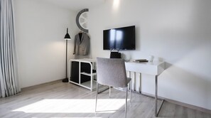 Standaard Twin kamer, 2 eenpersoonsbedden | 1 slaapkamer, luxe beddengoed, een bureau, geluiddichte muren