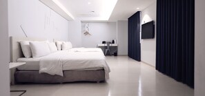 豪華四人房 | 1 間臥室、高級寢具、書桌、隔音