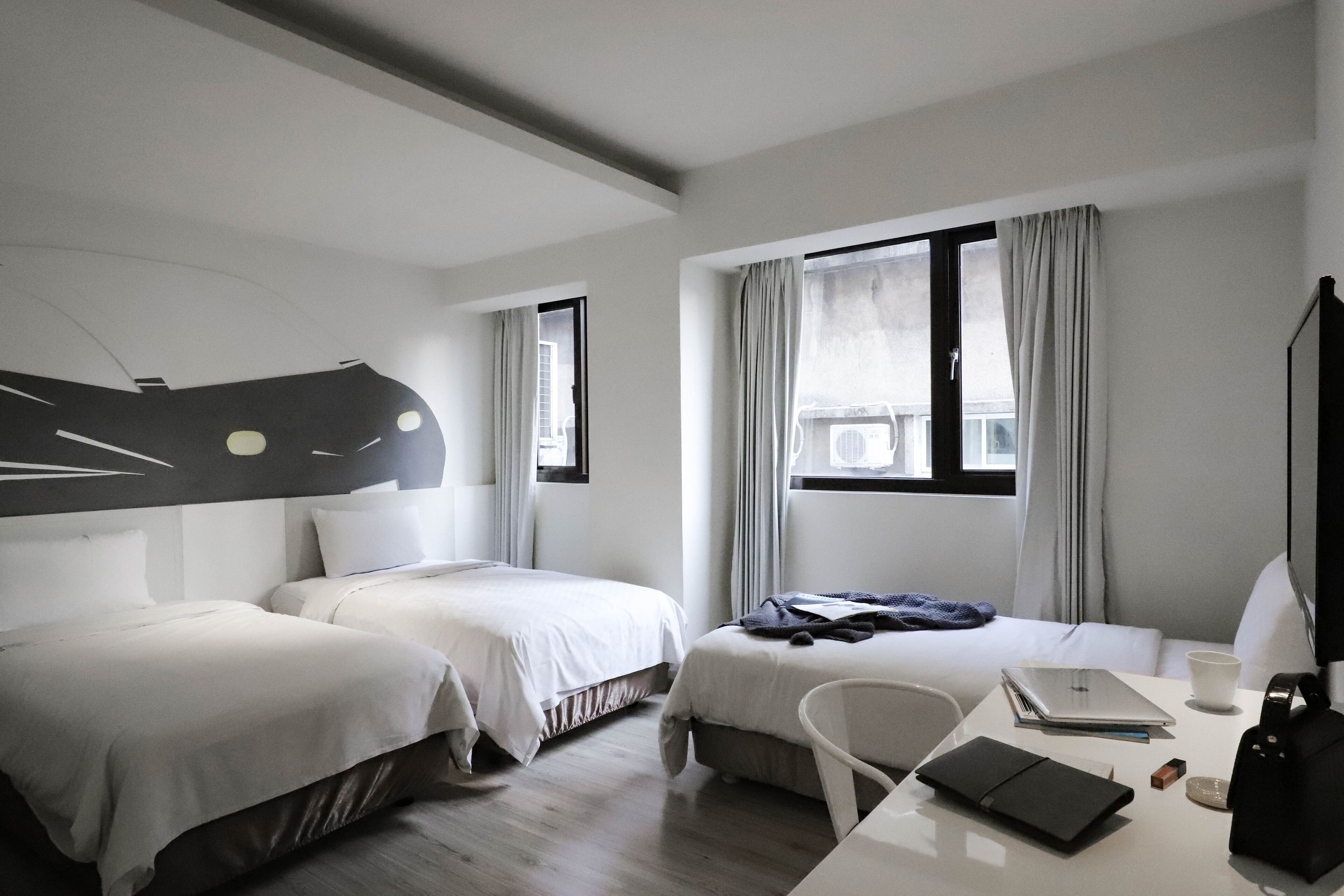 1 soverom, sengetøy av topp kvalitet, skrivebord og lydisolert