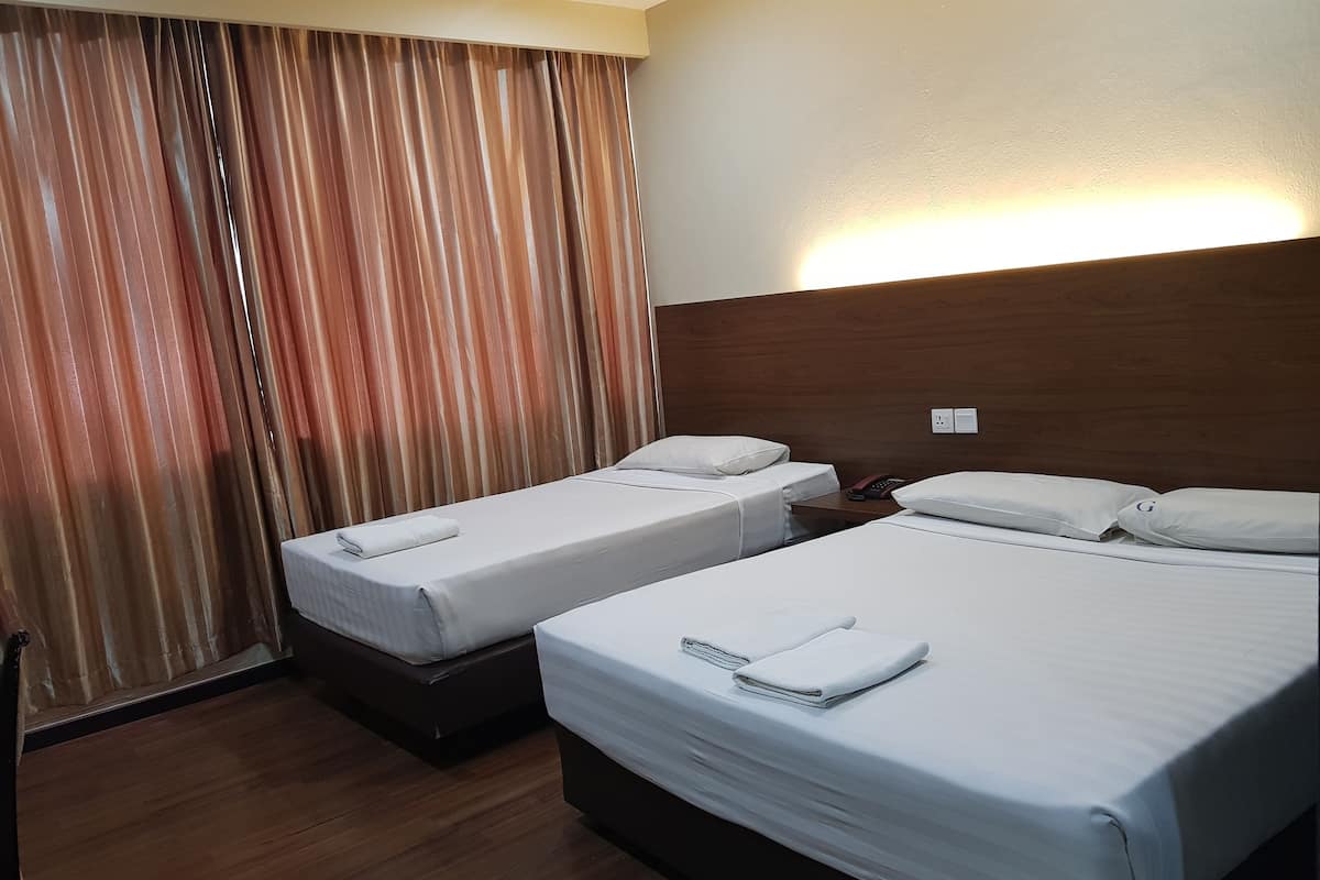 Triple Room | 1 bedroom, desk, iron/ironing board (on request), WiFi (free)