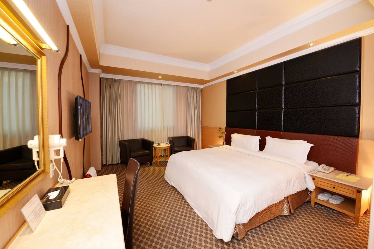 Standard Double Room | Minibar (free items), in-room safe, desk, laptop workspace