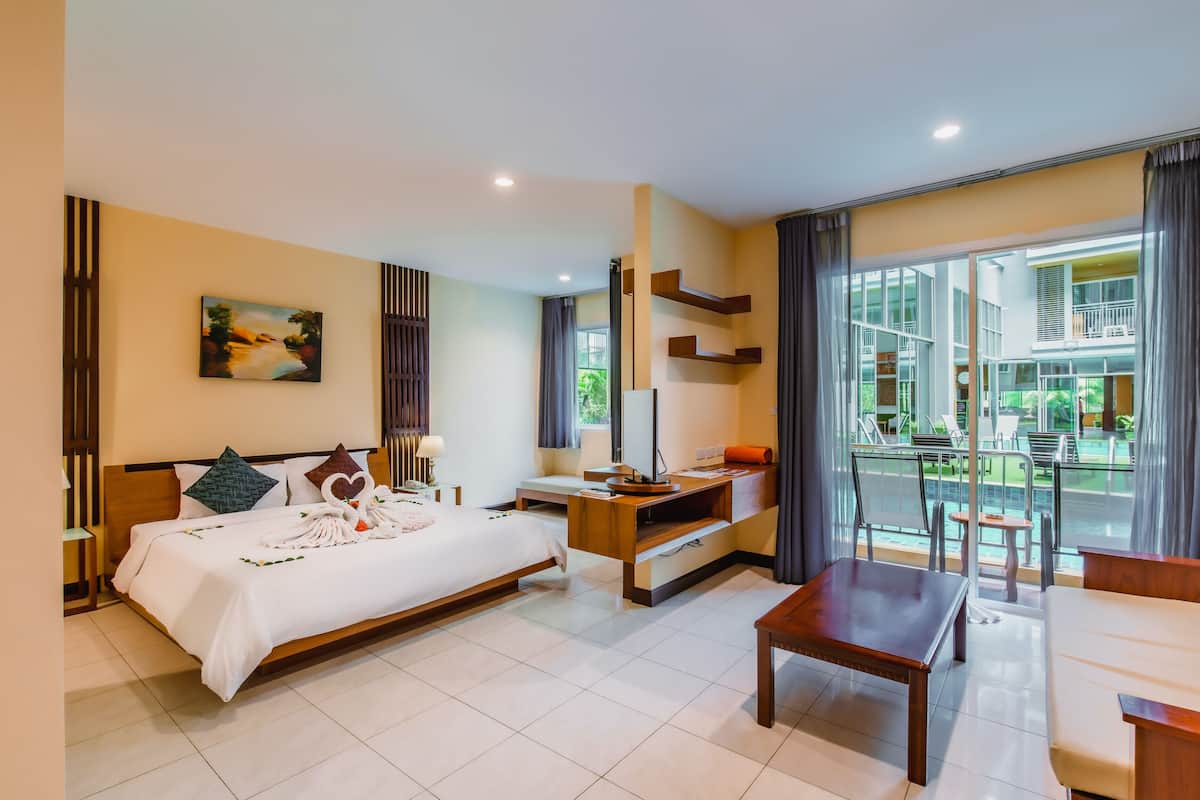 Classic Suite - Pool Access |  客房內保險箱、書桌、免費搖籃/嬰兒床、折疊床/加床